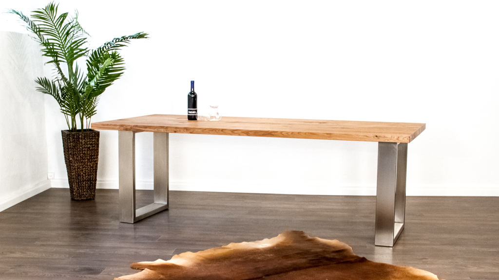 Massivholztisch aus Schweizer Holz Eiche